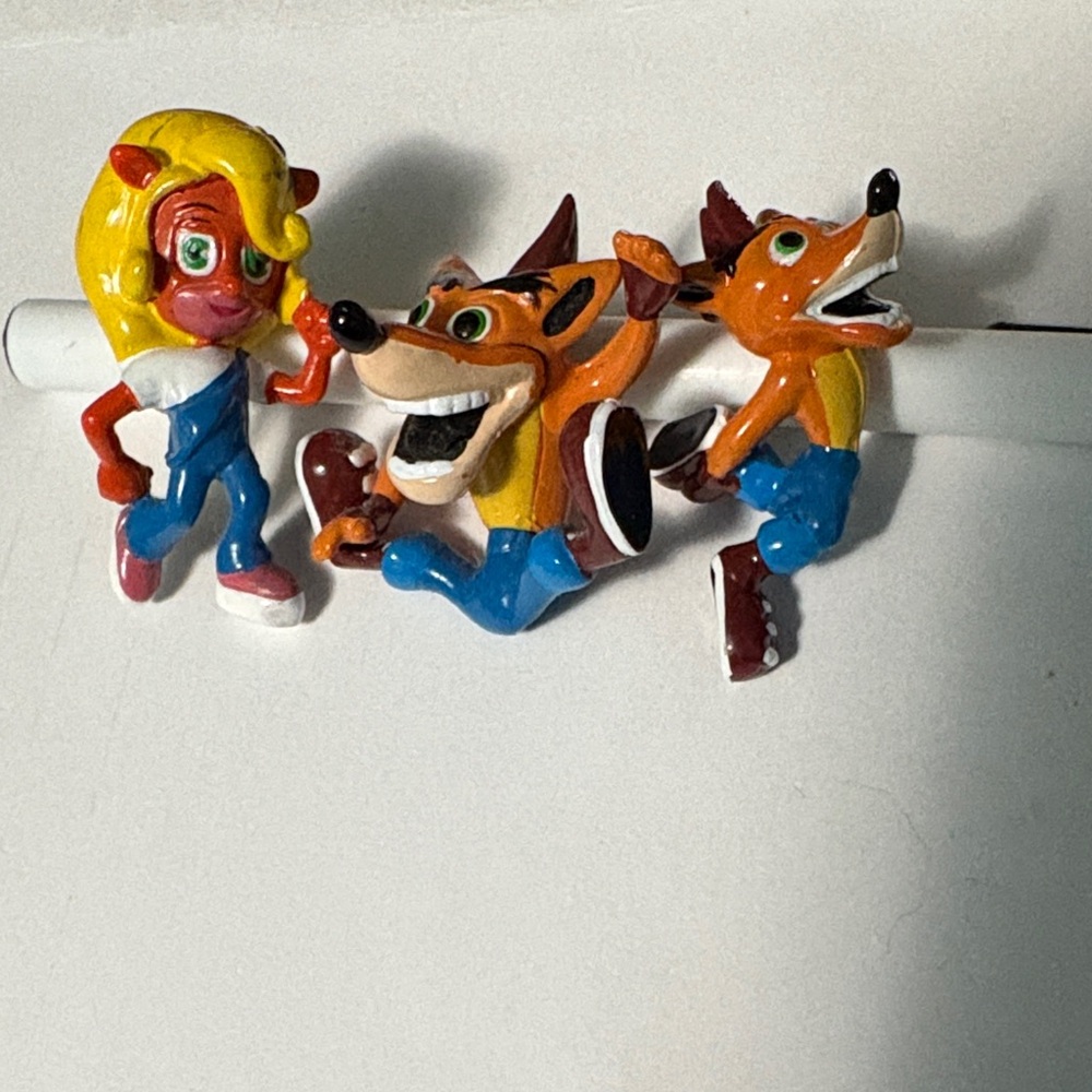 1999 Tiny Crash Bandicoot Mini Figures